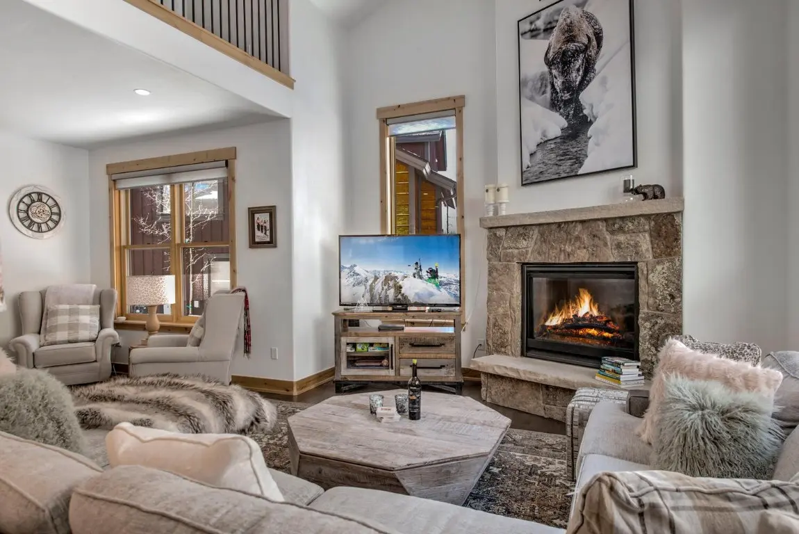 28 Damselfly, Silverthorne