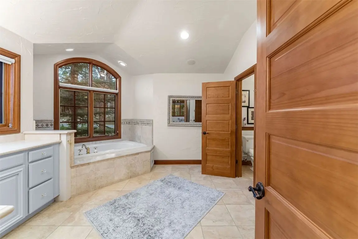 127 Marks Lane, Breckenridge