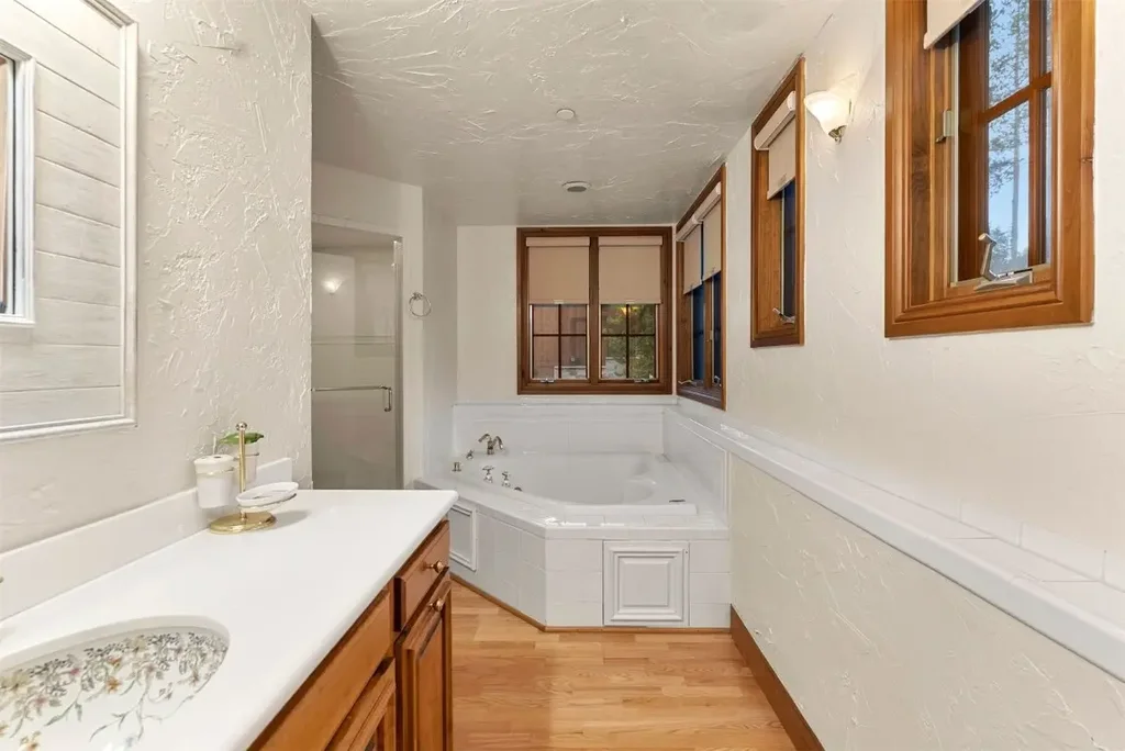 127 Marks Lane, Breckenridge