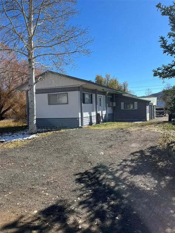 E 314 1st Street, Oak Creek