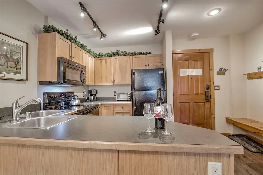 100 Dercum Square 8380, Keystone