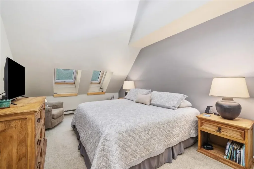 21650 Us Highway 6 2106, Keystone