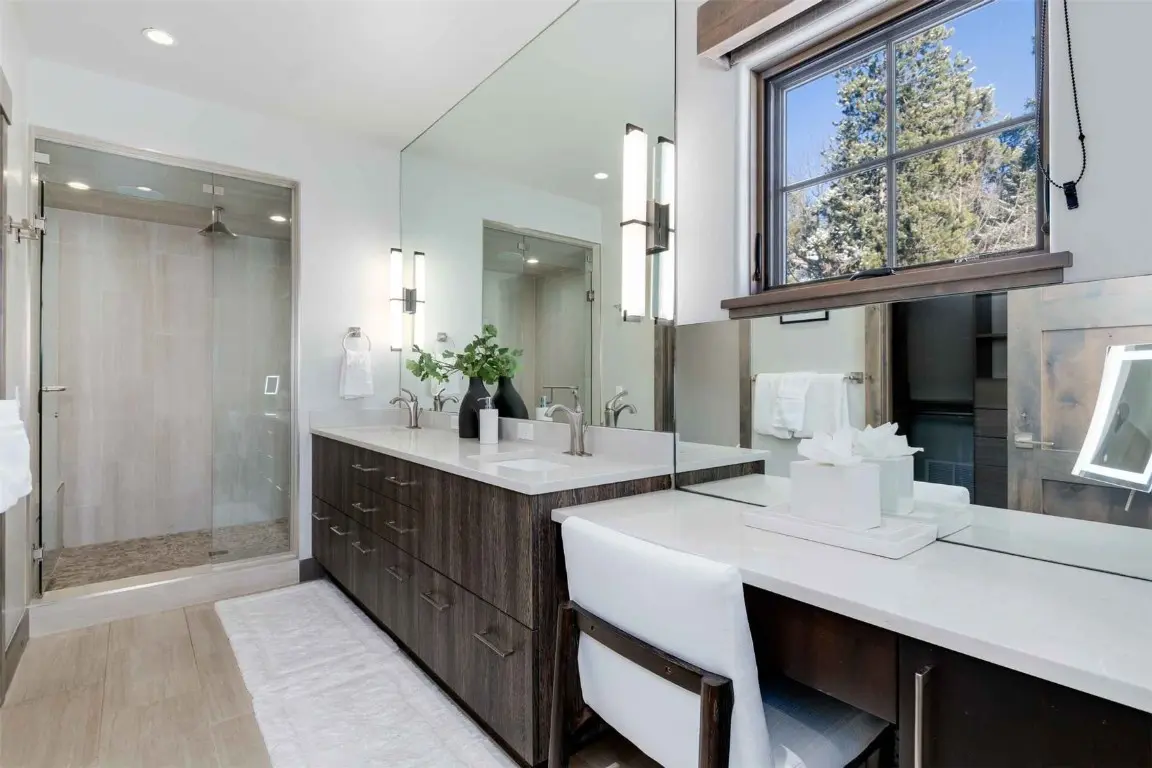 16 Luisa Drive, Breckenridge