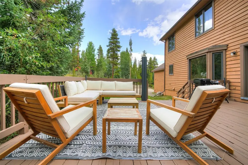 6871 Highway 9, Blue River