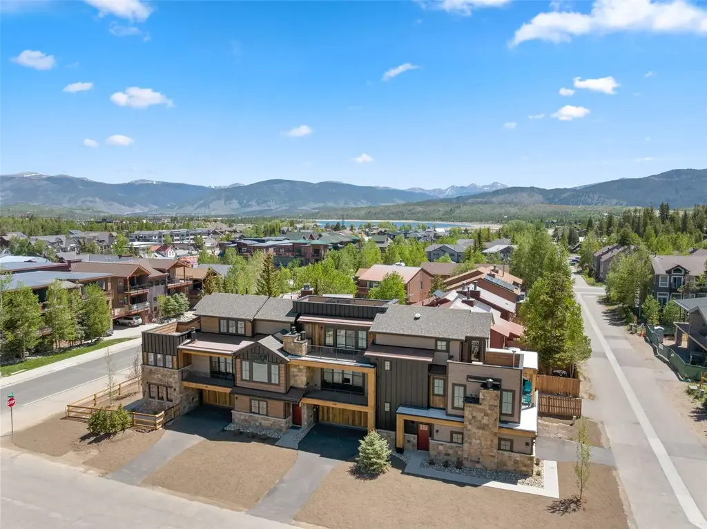 S 208 4th Avenue, Frisco