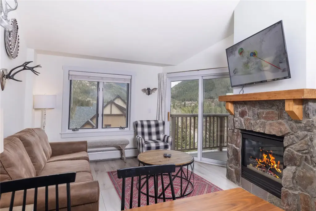 20 Hunki Dori Court 2302, Keystone