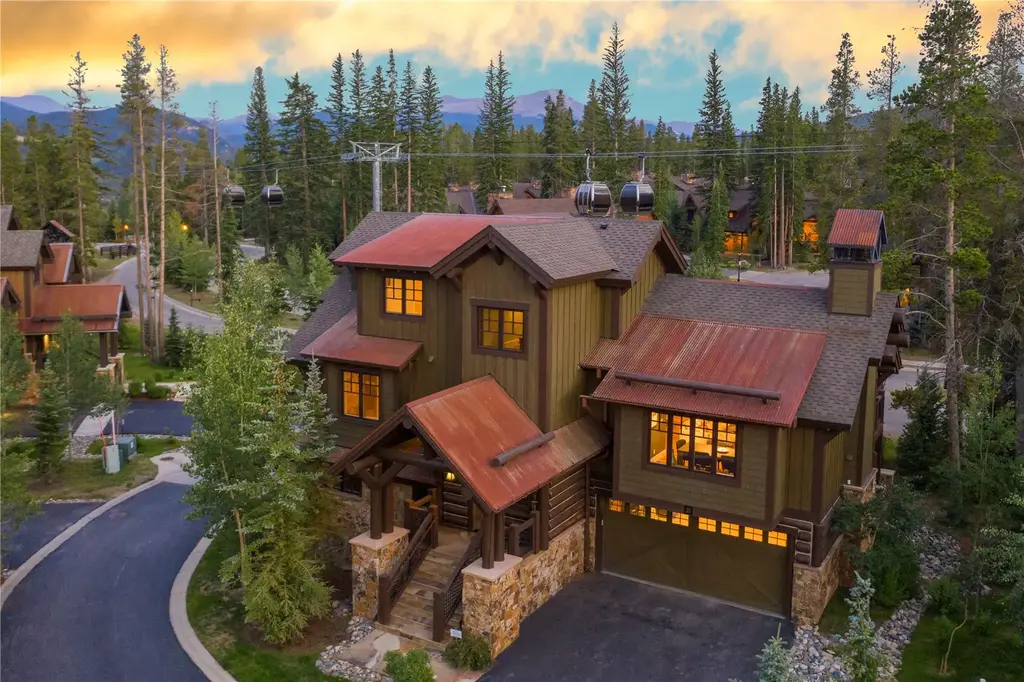 21 Regent Drive, Breckenridge