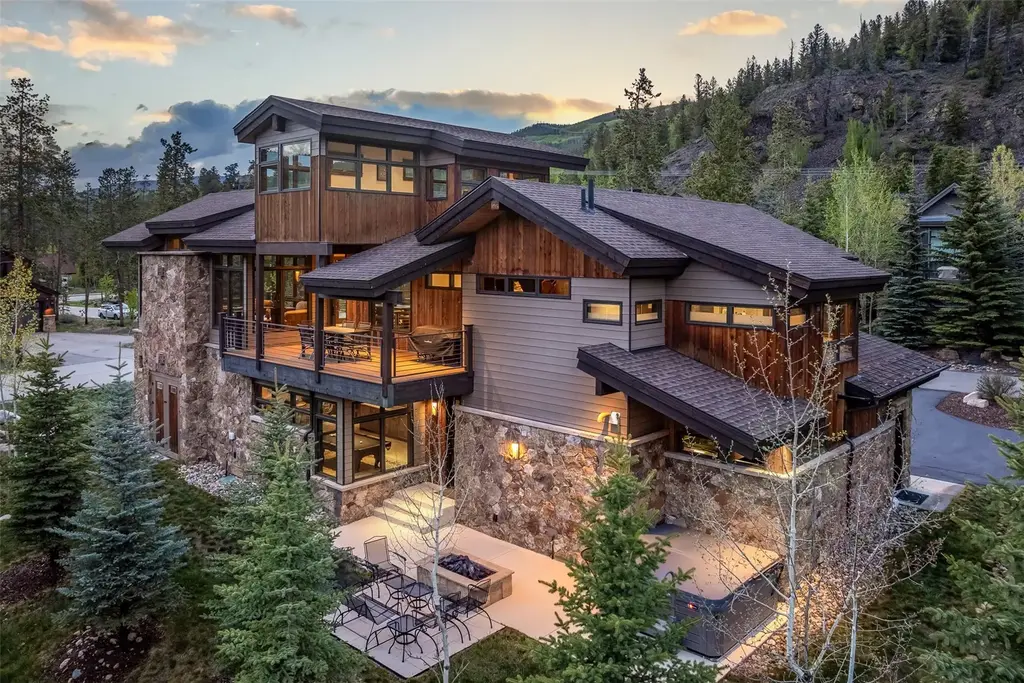 70 Tieze Lane, Keystone