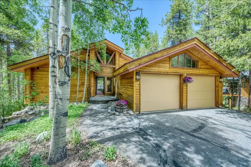 99 Primrose Lane, Keystone