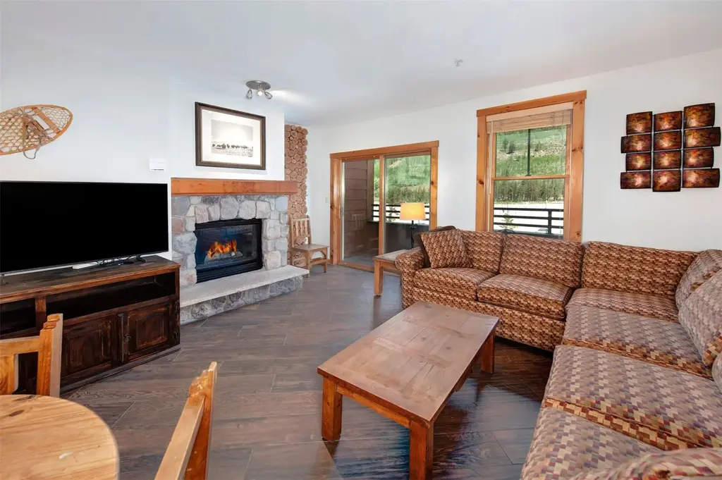 100 Dercum Square 8362, Keystone