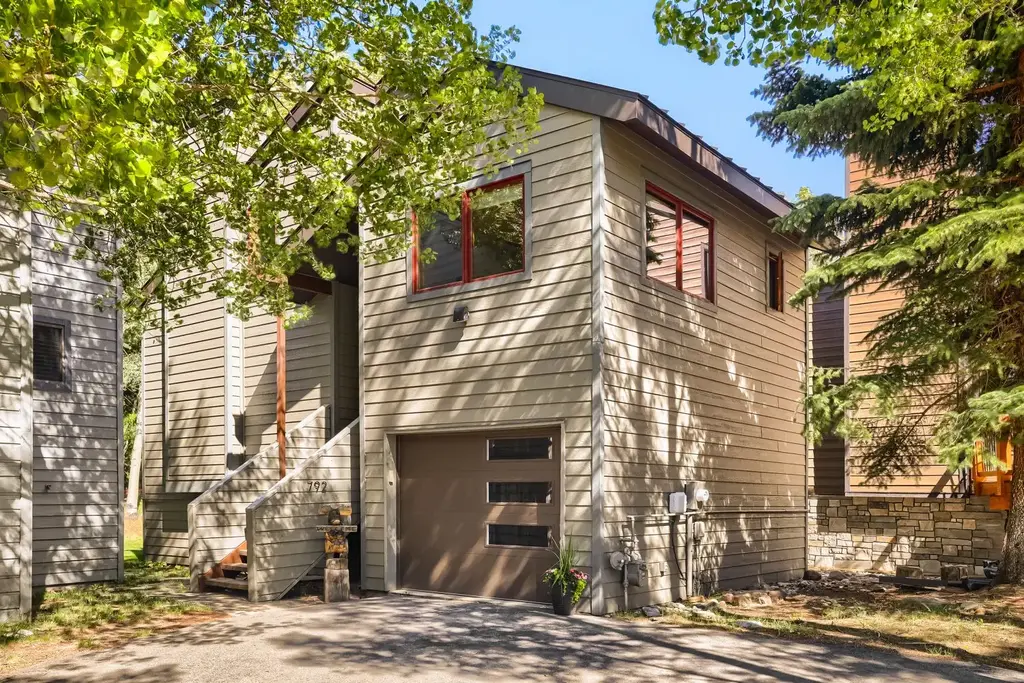 S 792 7th Avenue, Frisco