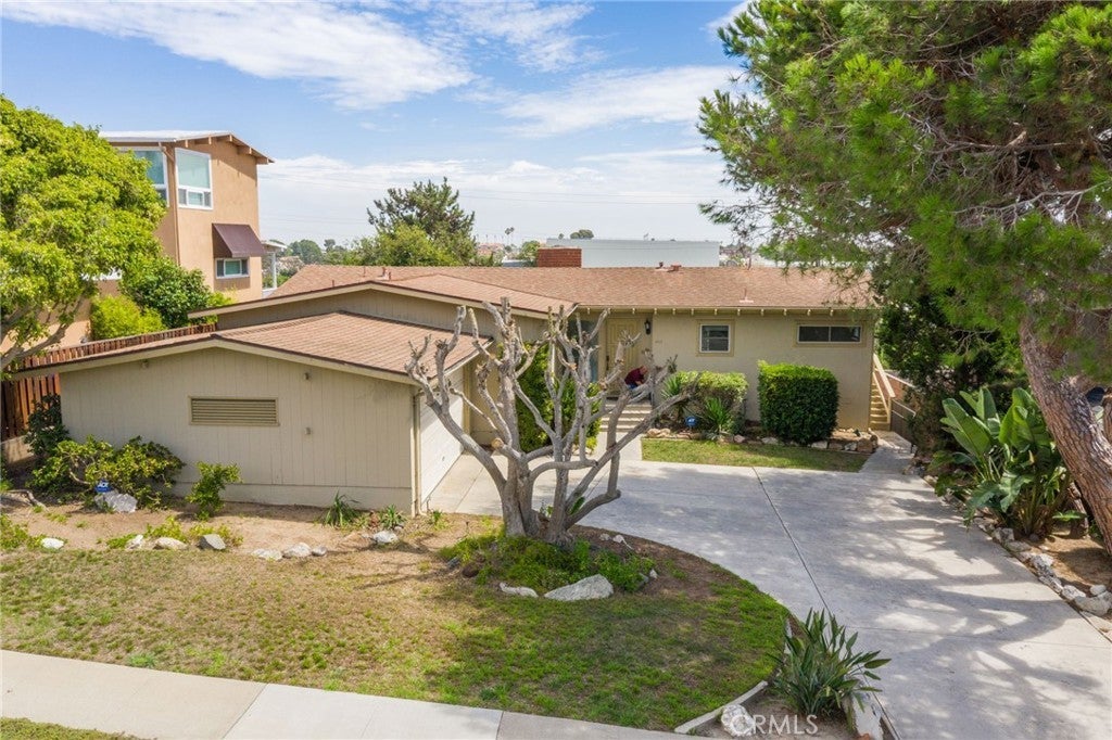 448 Altura Way