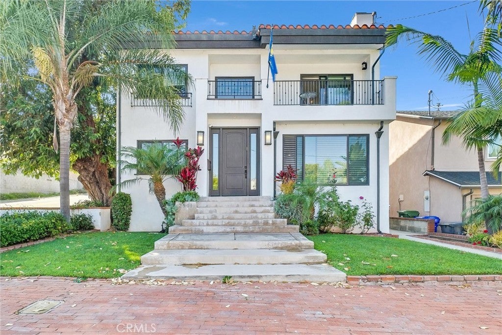 2501 N Poinsettia Avenue