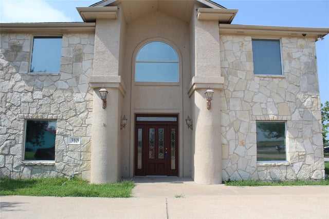 310 W Murray Street, Manor