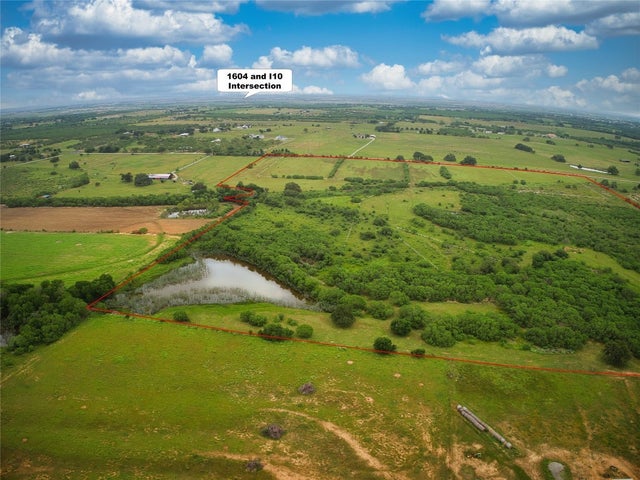 000 La Vernia Road, Adkins