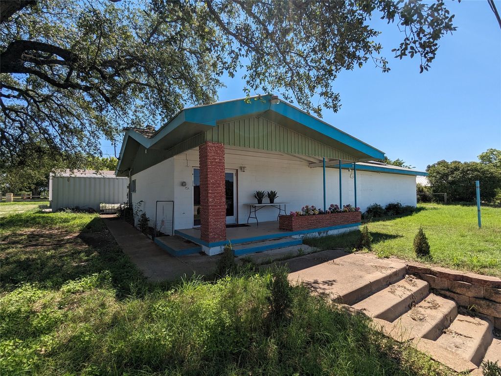 503 S 4th Street, Lometa