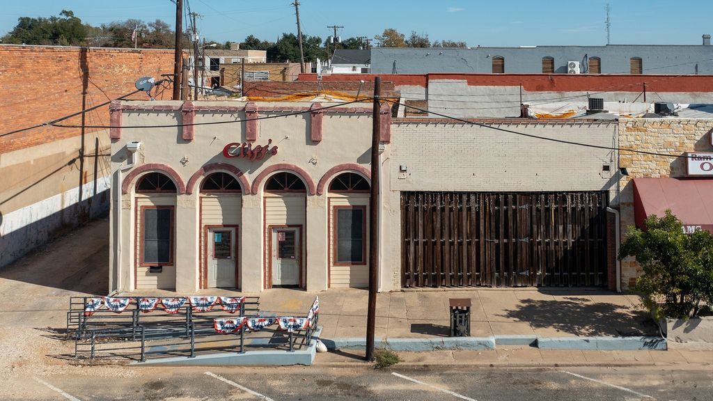 218 N Main Street, Rockdale