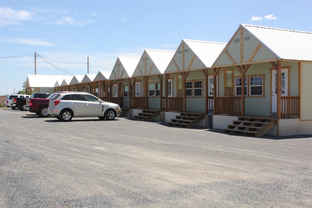 10 S Commerce Street, Big Wells