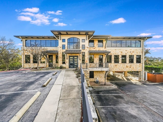 3 Lakeway Centre Court 110, Lakeway