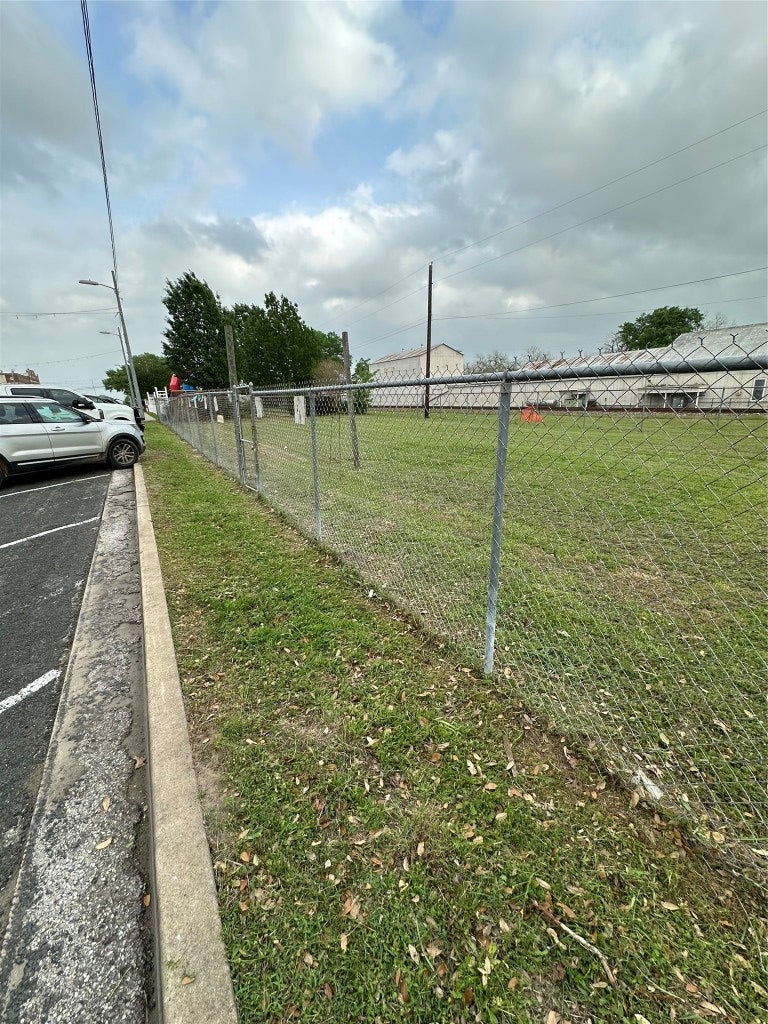 Photo of Listing #7489911