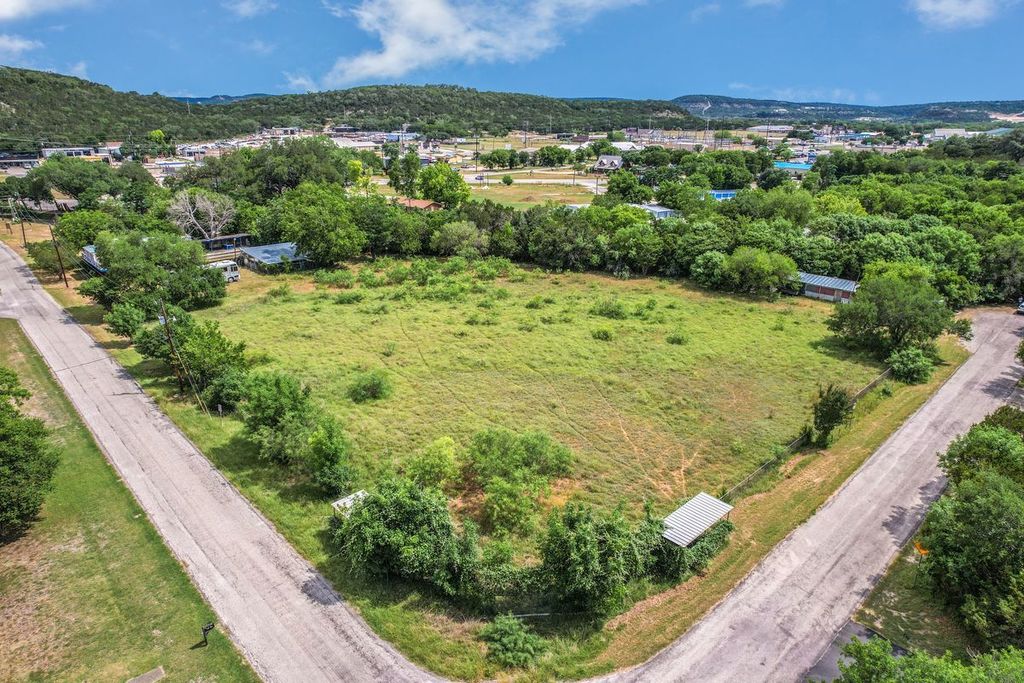 201 Oak Drive, Canyon Lake