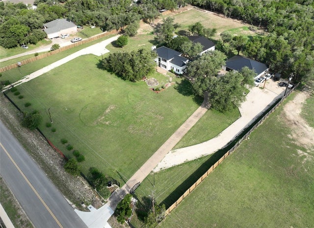 102 County Road 180, Leander