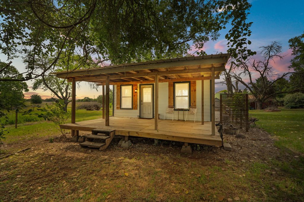 10843 Us Highway 90 W, Harwood