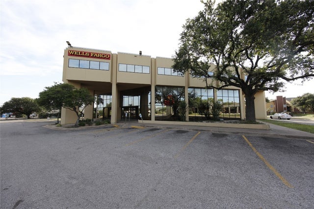 9800 N Lamar Boulevard 305, Austin