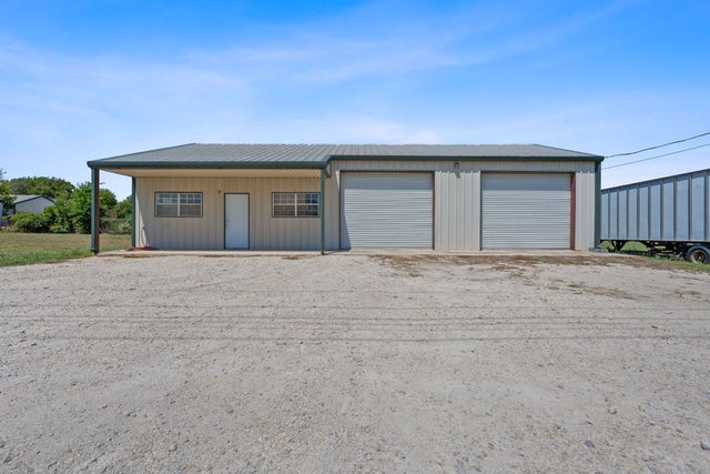 456 Jones Avenue C, Blanco