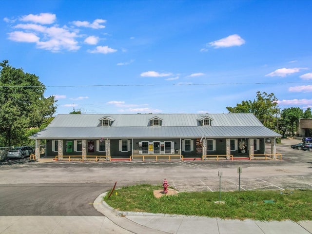 910 Round Rock Avenue, Round Rock