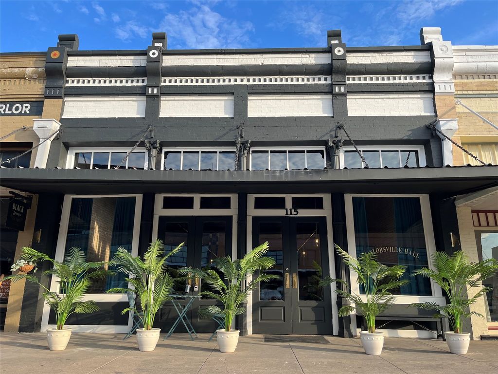 115 W 2nd Street, Taylor