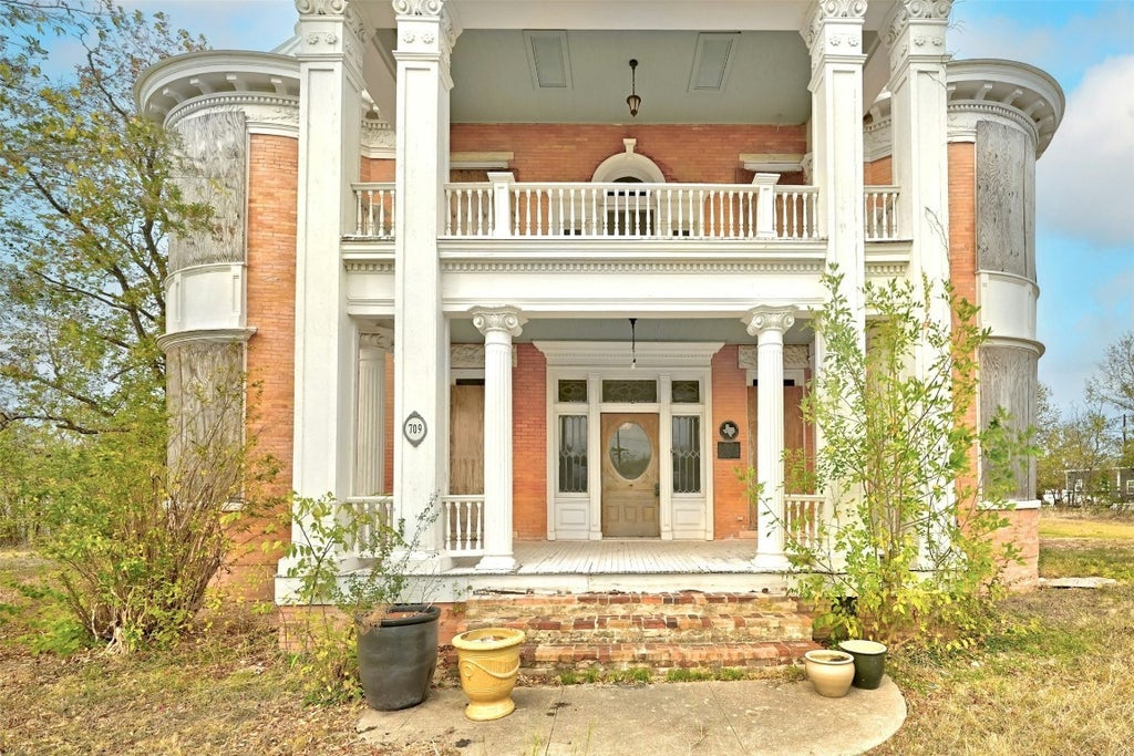 709 Lexington Street, Manor