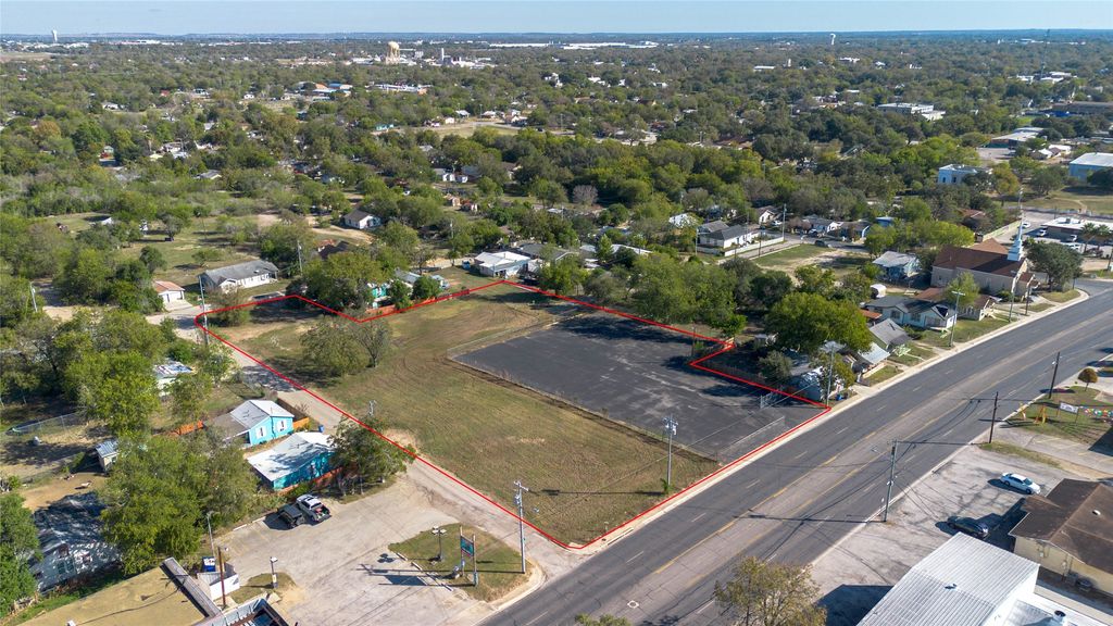 784 W Court Street, Seguin