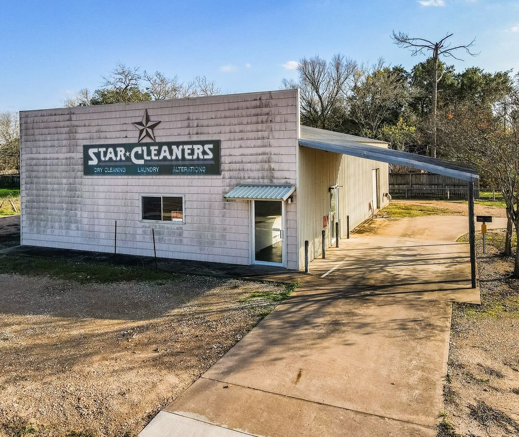 201 S Ridge Street, Hallettsville