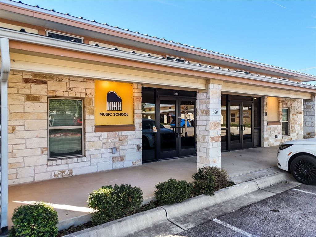 3001 Joe Dimaggio Boulevard 600a + 650b, Round Rock