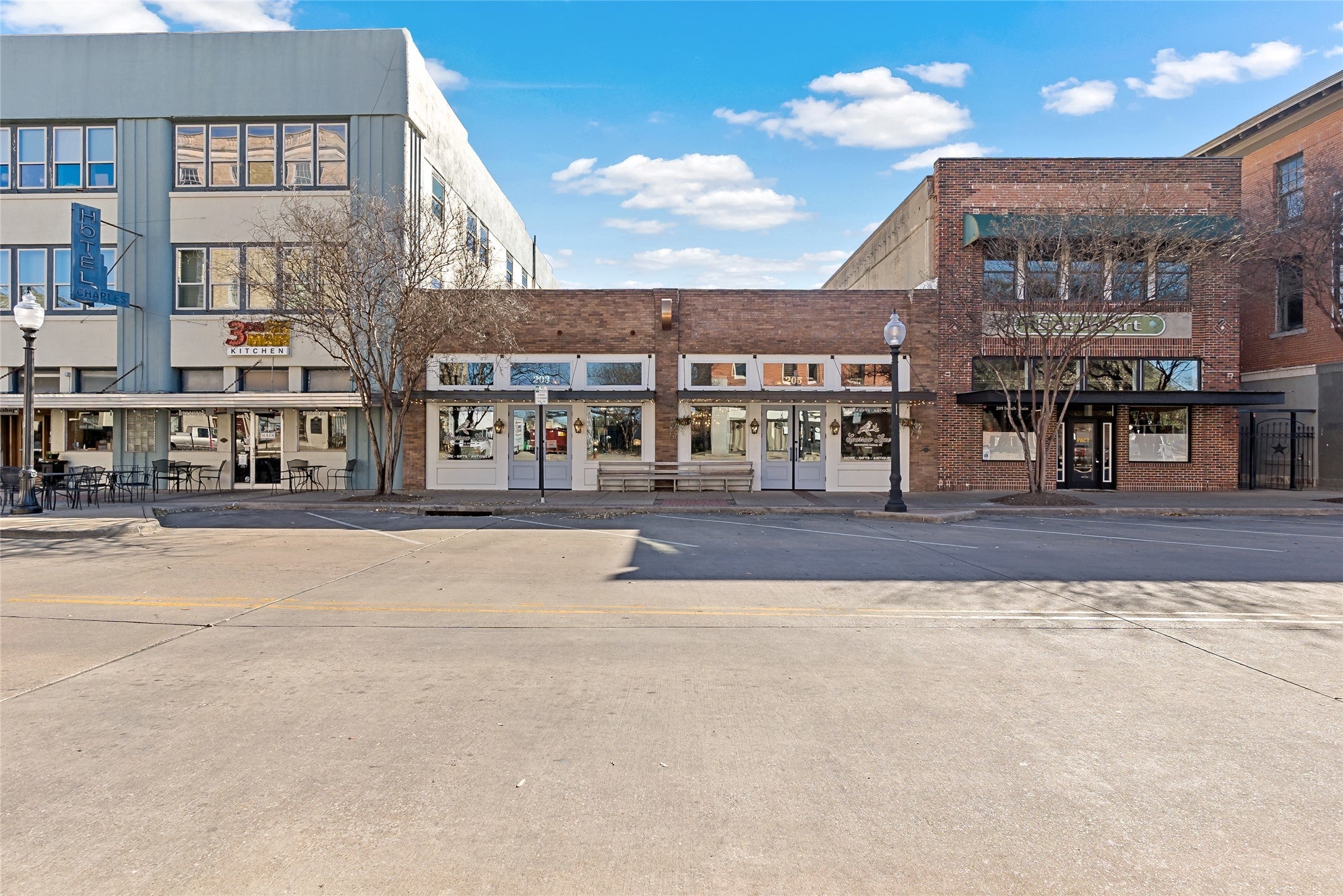 Photo of Listing #4240557