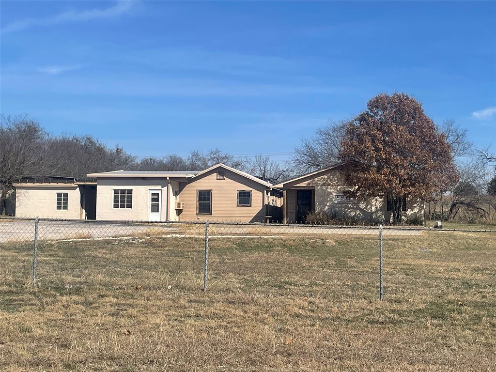 1312 N Us Highway 281, Lampasas