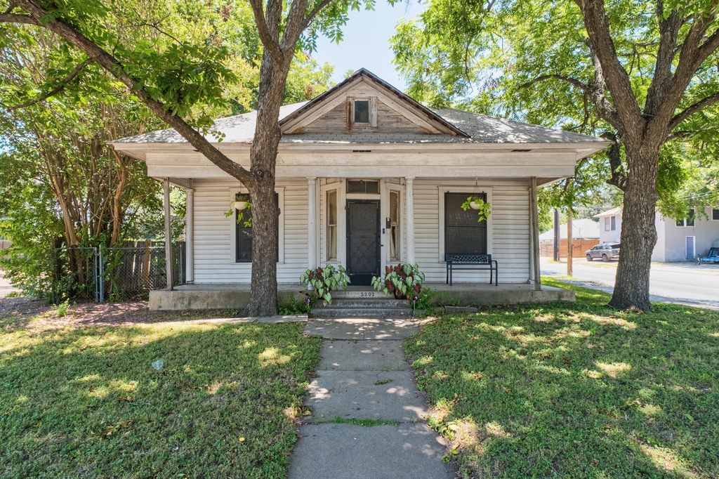 2201 E Cesar Chavez Street, Austin