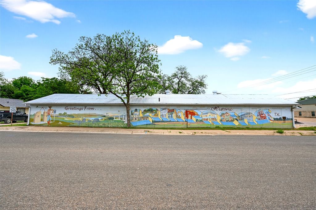 401 E 6th Street, Lampasas