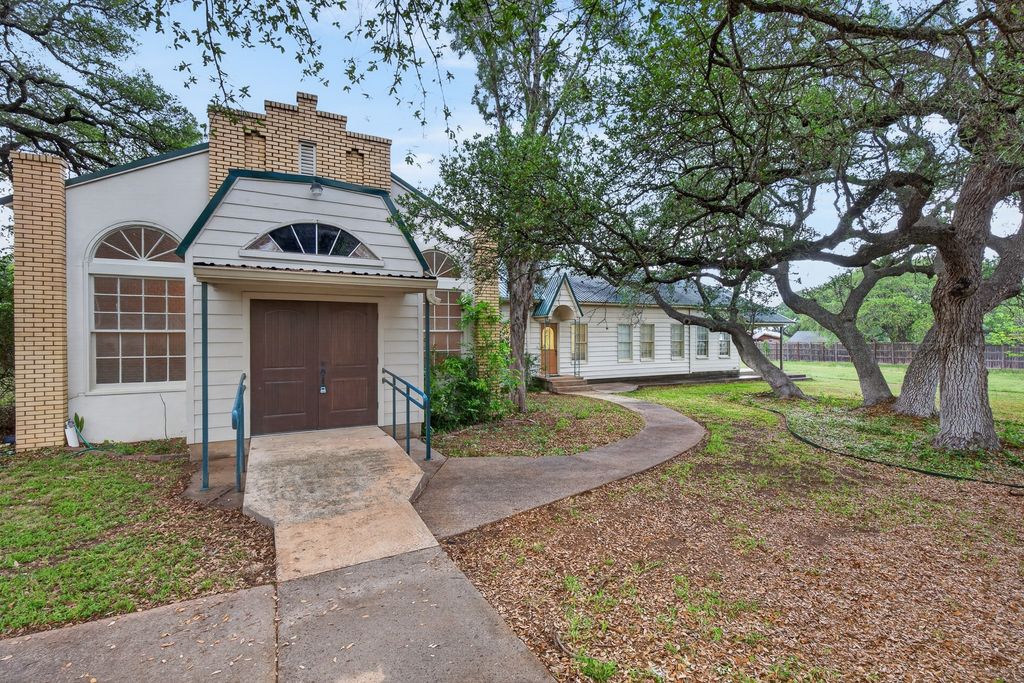 410 N West, Bertram