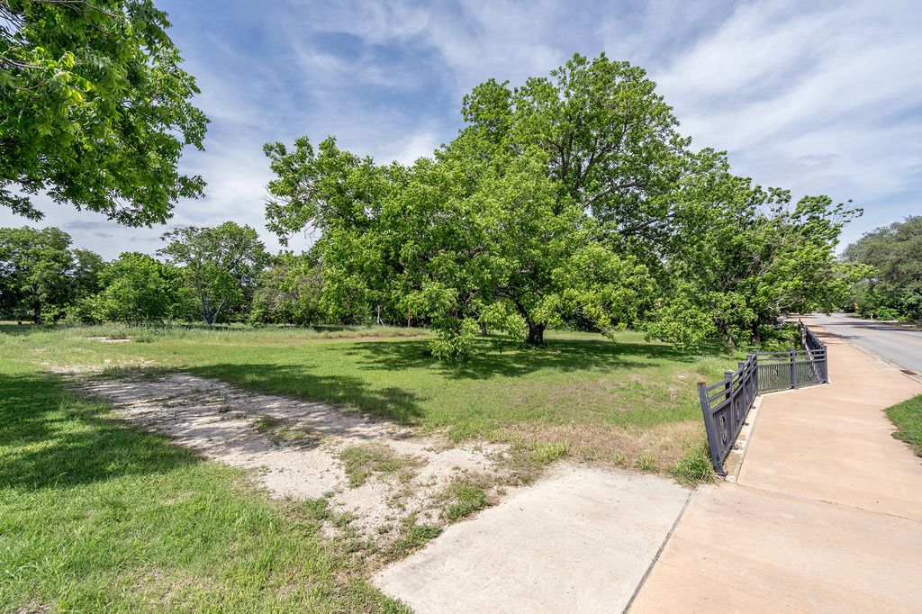 700 Main Street, Liberty Hill