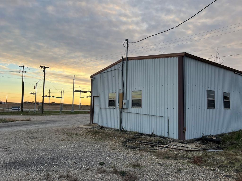 14201 S State Highway 95, Coupland