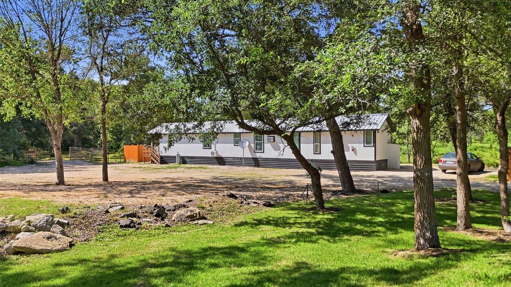 2540 Fm 20, Red Rock