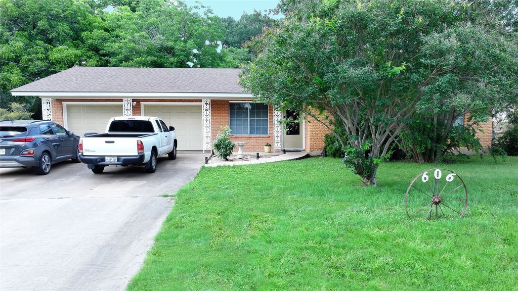 606 E Liberty Avenue, Round Rock