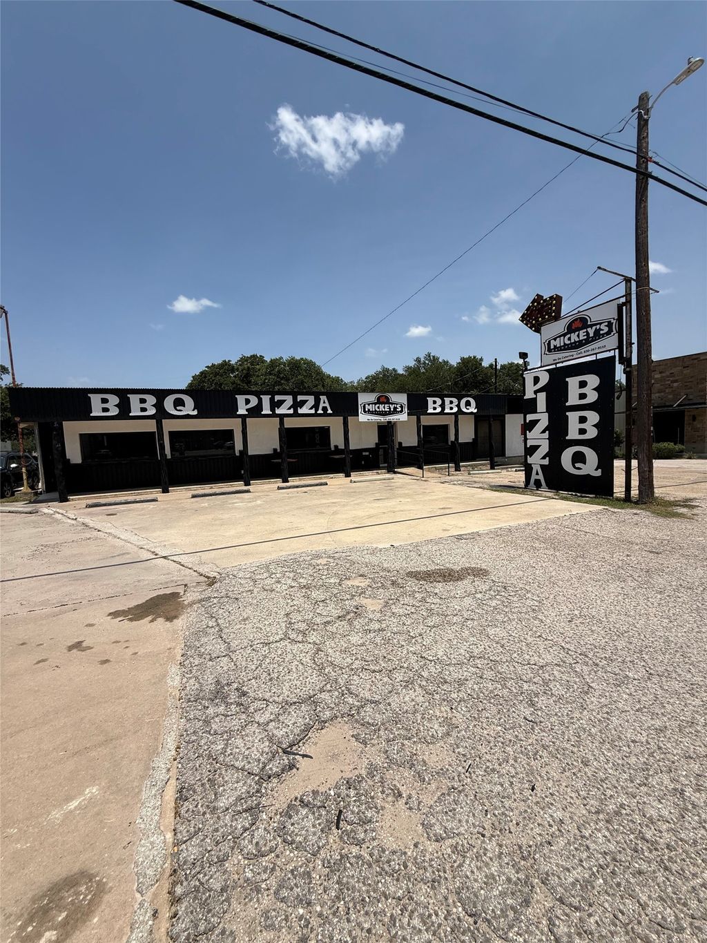211 S Us Highway 281, Johnson City