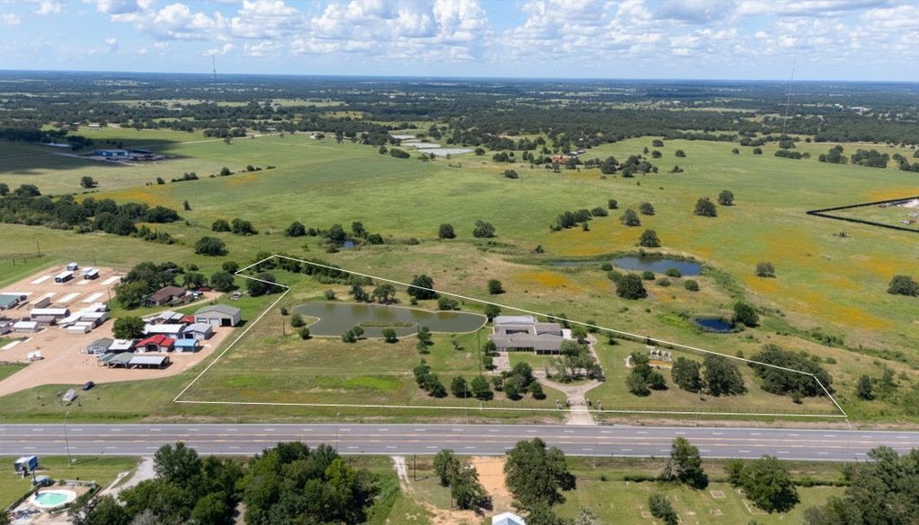 3345 E Austin Street, Giddings