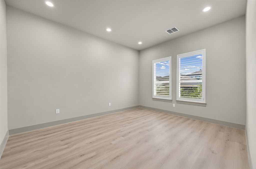 10824 E Crystal Falls Pkwy 506, Leander