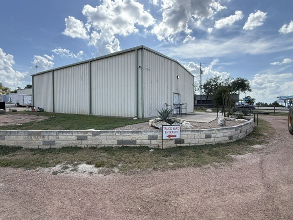 7748 E Us Highway 290 1, Johnson City