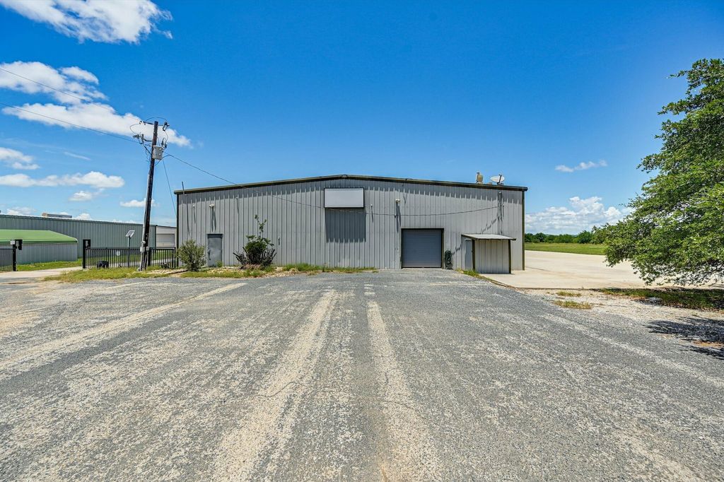 101 Piper Lane, Spicewood