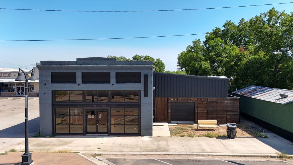 16 E Main Street, Troy